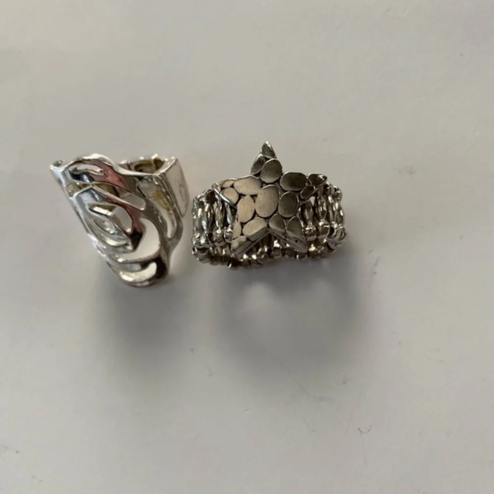 Silver stretch rings flower and star ANY TWO ITEMS $10.00